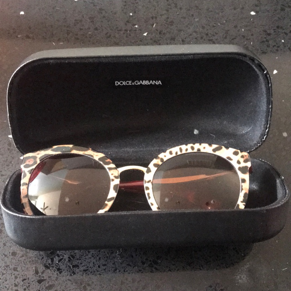 โค๏ธ๐Dolce & Gabbana Leopard Print Sunglasses๐โค๏ธ - Picture 1 of 6